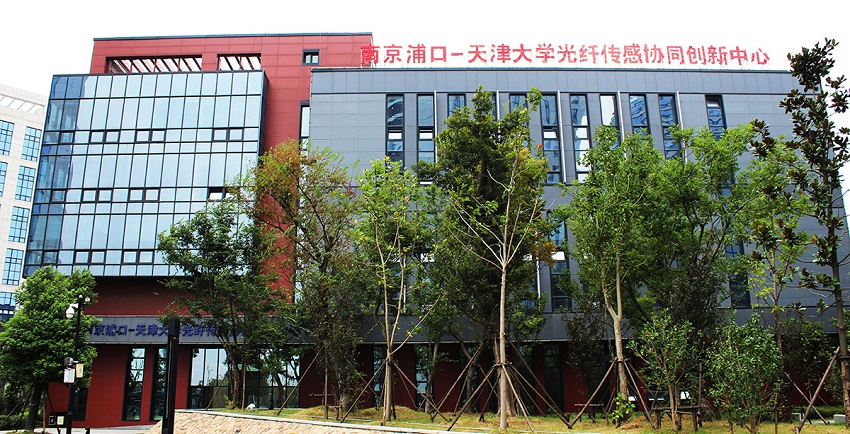 1739846460988758.jpg about.jpg